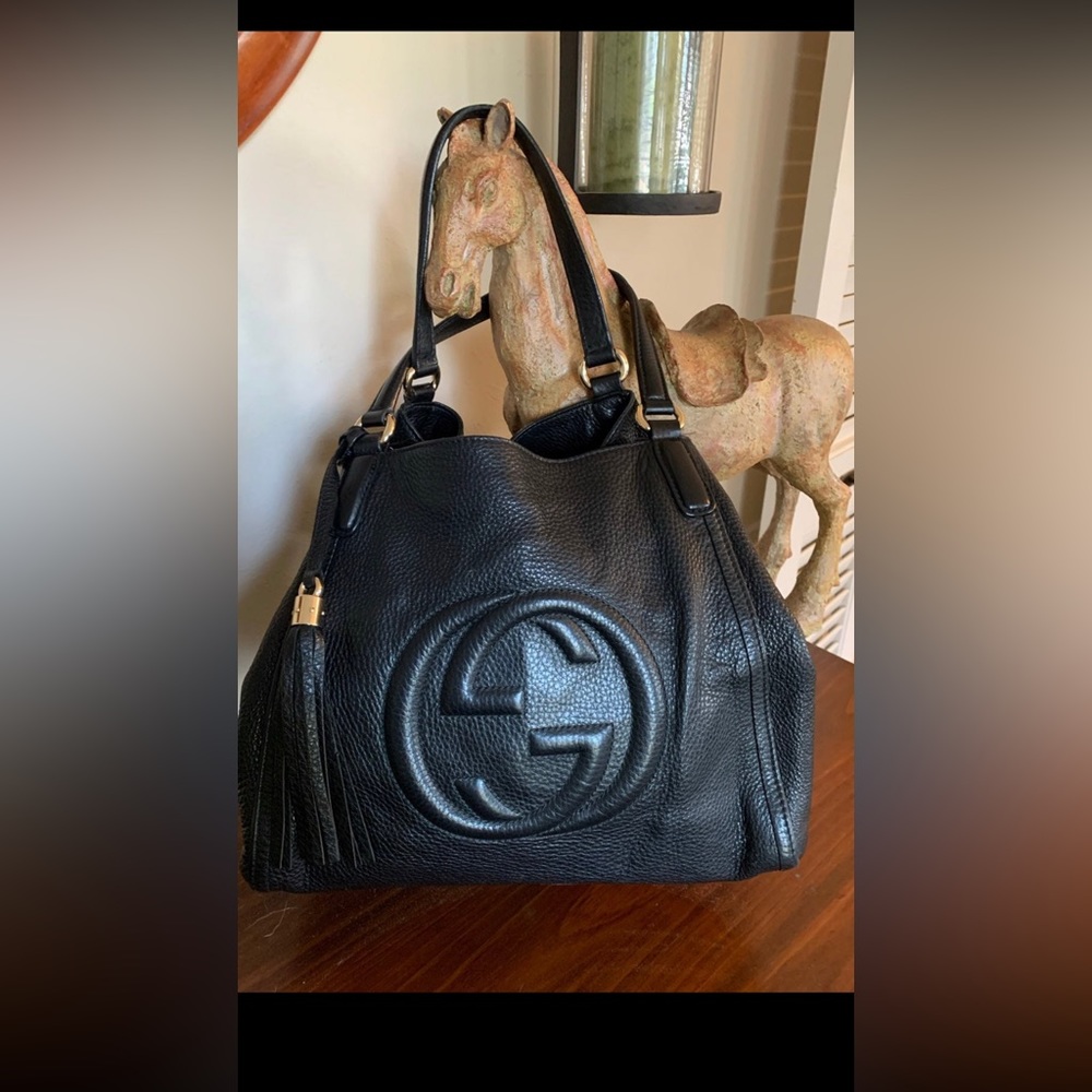 Gucci Soho Black pebbled leather tote bag